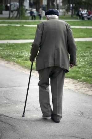 60,711 Anciano Caminando Imágenes y Fotos - 123RF